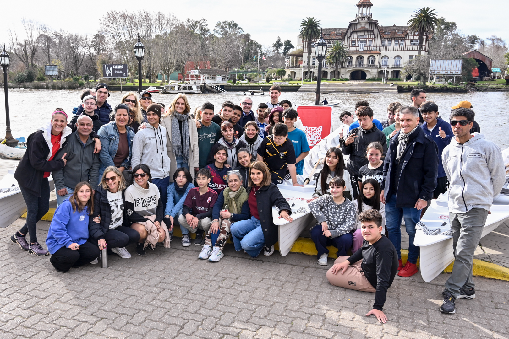 NOTICIAS DE TIGRE:Julio Zamora encabezó la entrega de nuevos botes que potencian el desarrollo de la Escuela Municipal de Remo de Tigre