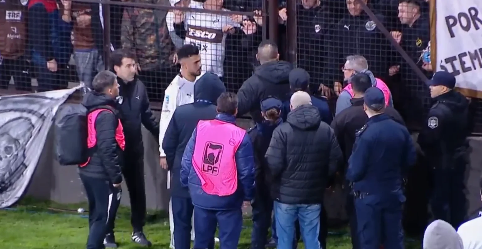 Esc&aacute;ndalo en Vicente L&oacute;pez: a Nacho V&aacute;zquez se le sali&oacute; la cadena tras la paliza de Talleres a Platense