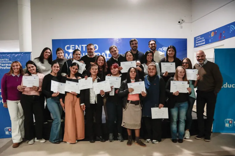 NOTICIAS PILAR: NUEVOS EGRESADOS DE LA ESCUELA MUNICIPAL DE DESARROLLO HUMANO
