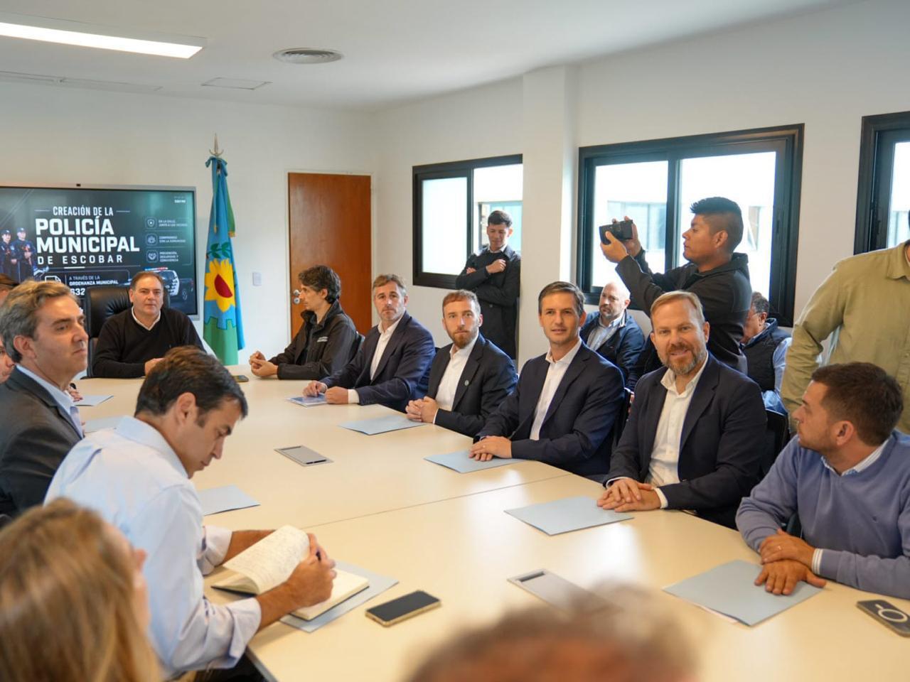 NOTICIAS PILAR. ACHAVAL PARTICIPO JUNTO A INTENDENTES DE UN ENCUENTRO PARA ARTICULAR POLITICAS DE SEGURIDAD