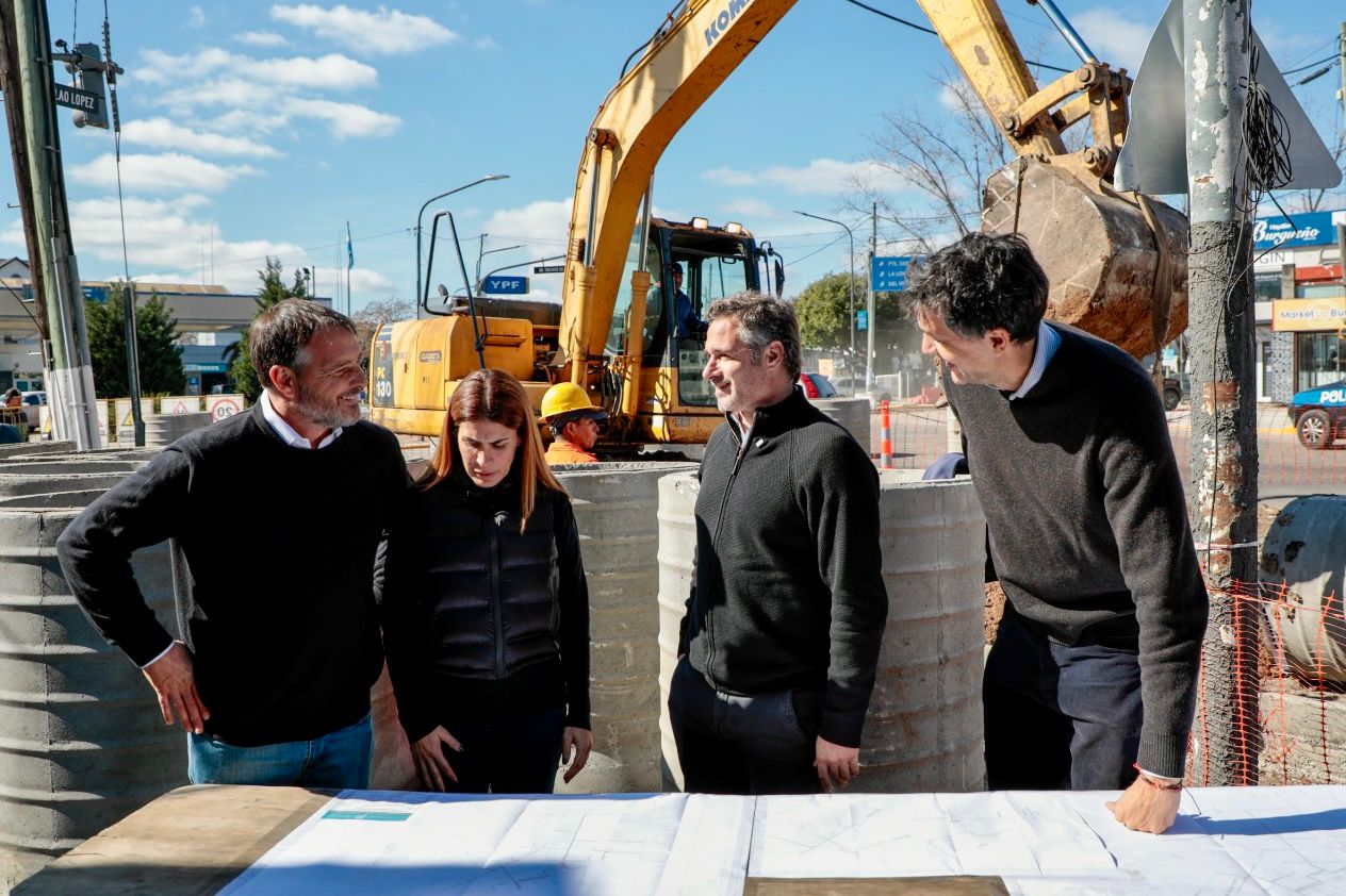 NOTICIAS PILAR*Soledad Peralta recorrió la obra hidráulica de Pilar centro junto a Achával*