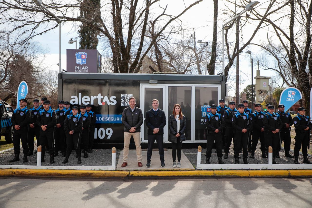 NOTICIAS PILAR*Achával presentó junto a Soledad Peralta la nueva división de la Guardia Urbana en Villa Morra*