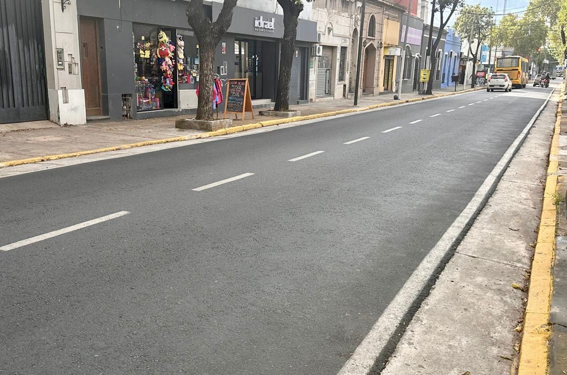 NOTICIAS PILAR:CALLE ITUZAINGO: EL MUNICIPIO INCORPORA  NUEVAS PARADAS DE COLECTIVO Y ESPACIOS DE CARGA Y DESCARGA