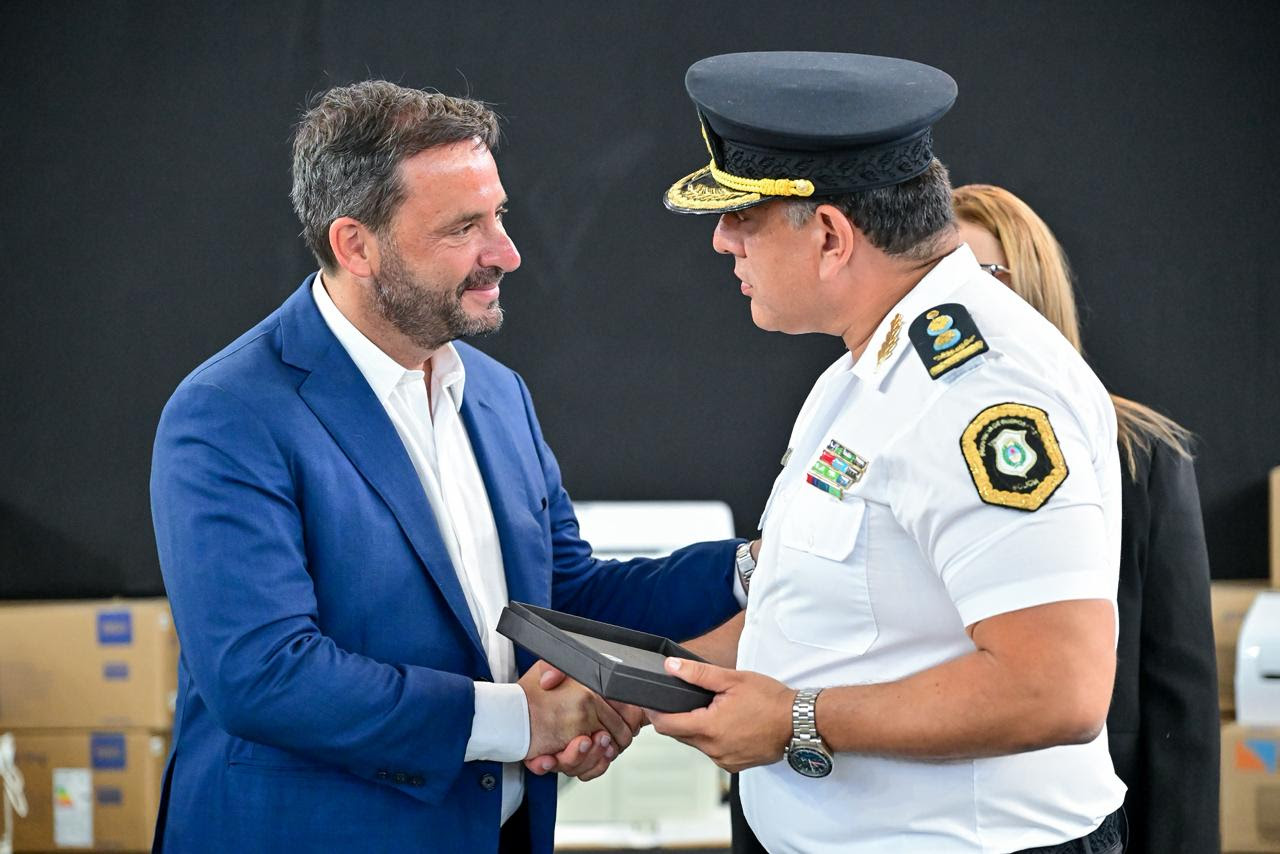 NOTICIAS ESCOBAR:RECONOCIMIENTO A LAS FUERZAS DE SEGURIDAD EN EL 204&deg; ANIVERSARIO DE LA POLICIA BONAERENSE
