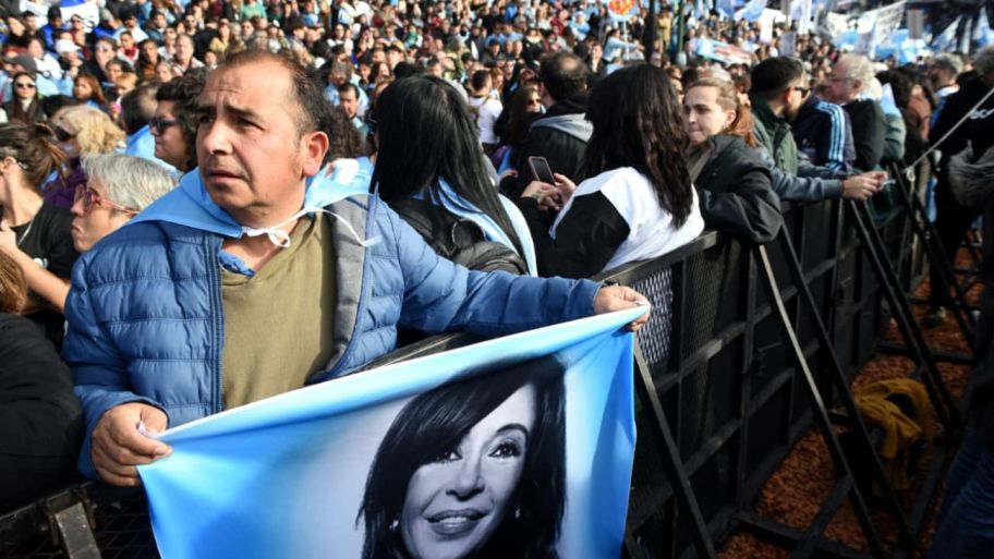 NOTICIAS PILAR:Apoyo a la expresidenta