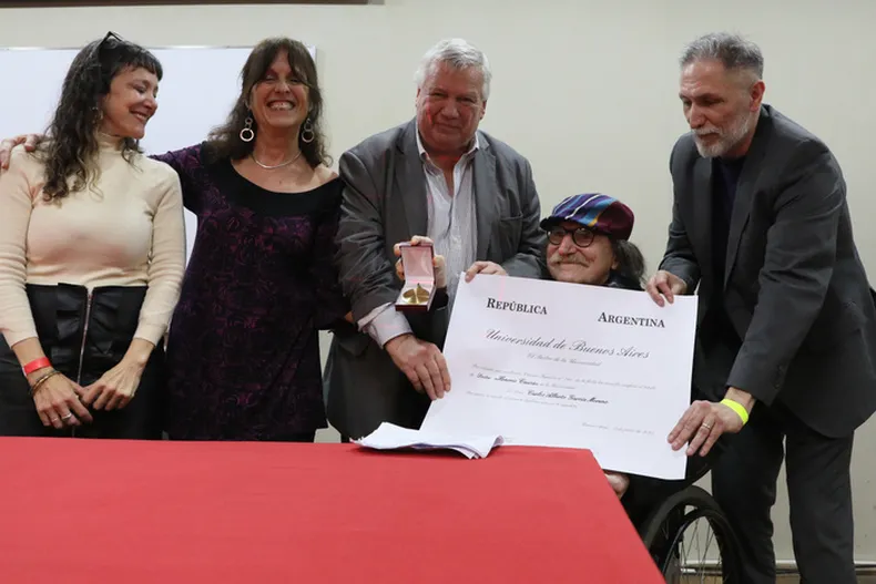 NOTICIAS PILAR:Charly García recibió su diploma de Doctor Honoris Causa de la UBA. (UBA).