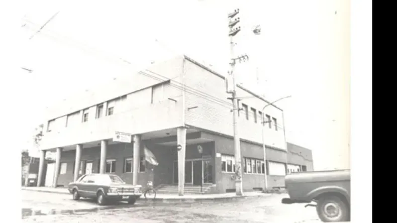 NOTICIAS PILAR: PIDEN QUE EL MUNICIPIO RECUPERE EL EDIFICIO DE TELEFONICA