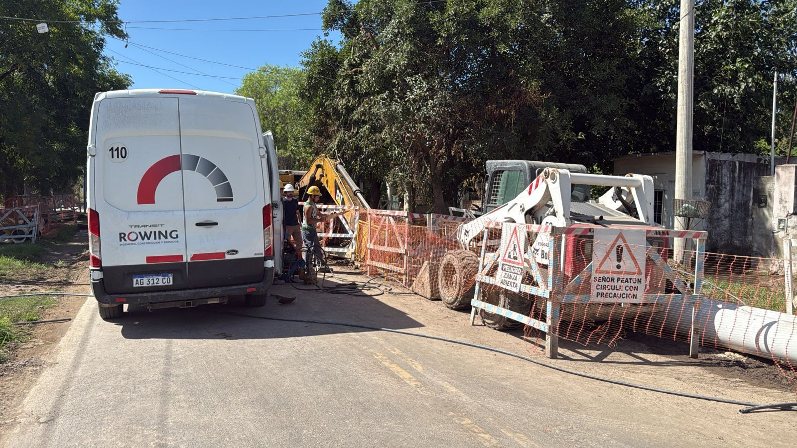 NOTICIAS ESCOBAR:ROTURA DE CA&Ntilde;O EN UNA OBRA DE AYSA