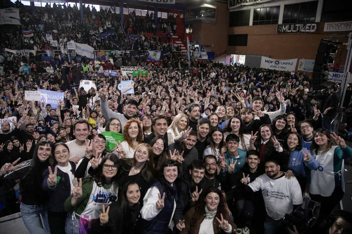 Kicillof: &rdquo;Las pibas y los pibes tienen que ser los protagonistas que nos impulsen y nos muestren el norte hacia d&oacute;nde ir&rdquo;