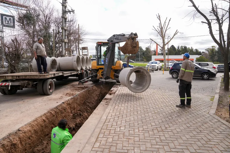 NOTICIAS PILAR: EL MUNICIPIO RREALIZA NUEVAS OBRAS HIDRAHULICAS EN LA LONJA 