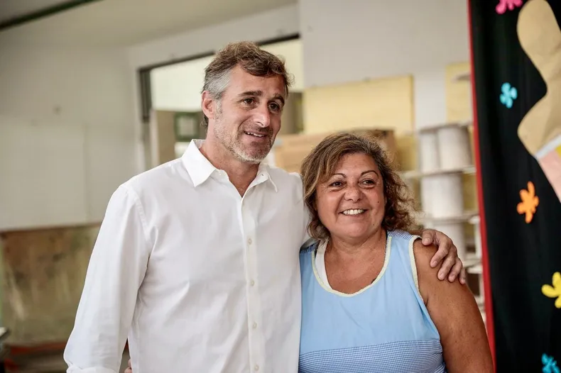 NOTICIAS PILAR: LAS  OBRAS EN LAS ESCUELAS DE PILAR Y LAS CLASES EN LA PUERTA .