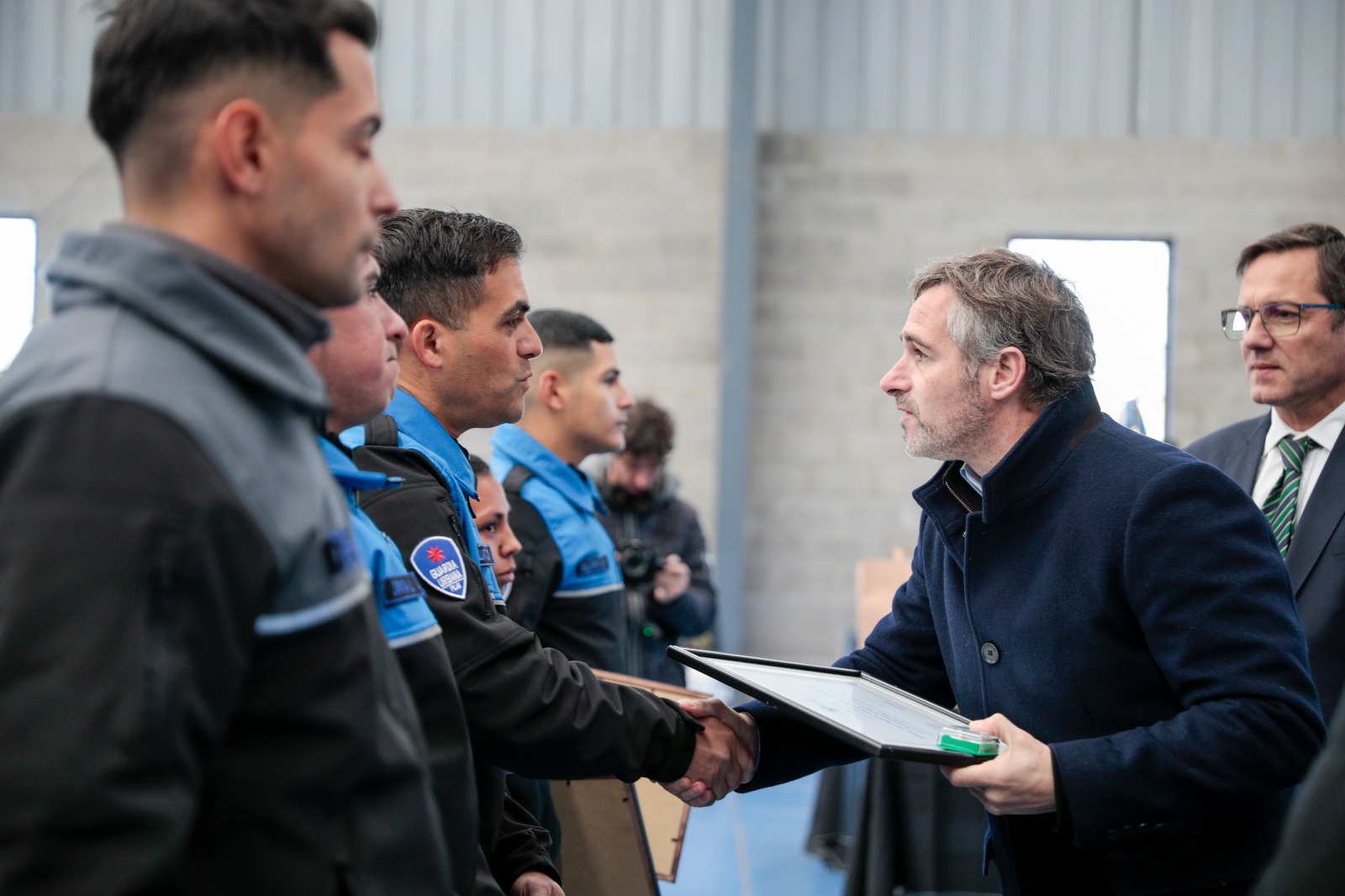 *Achával acompañó a agentes de la Guardia Urbana en su egreso e inicio de una nueva formación*