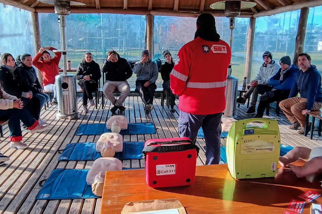 NOTICIAS DE TIGRE: Continúan las capacitaciones al personal empresas en RCP, maniobra Heimlich y el uso de desfibriladores automáticos (DEA)