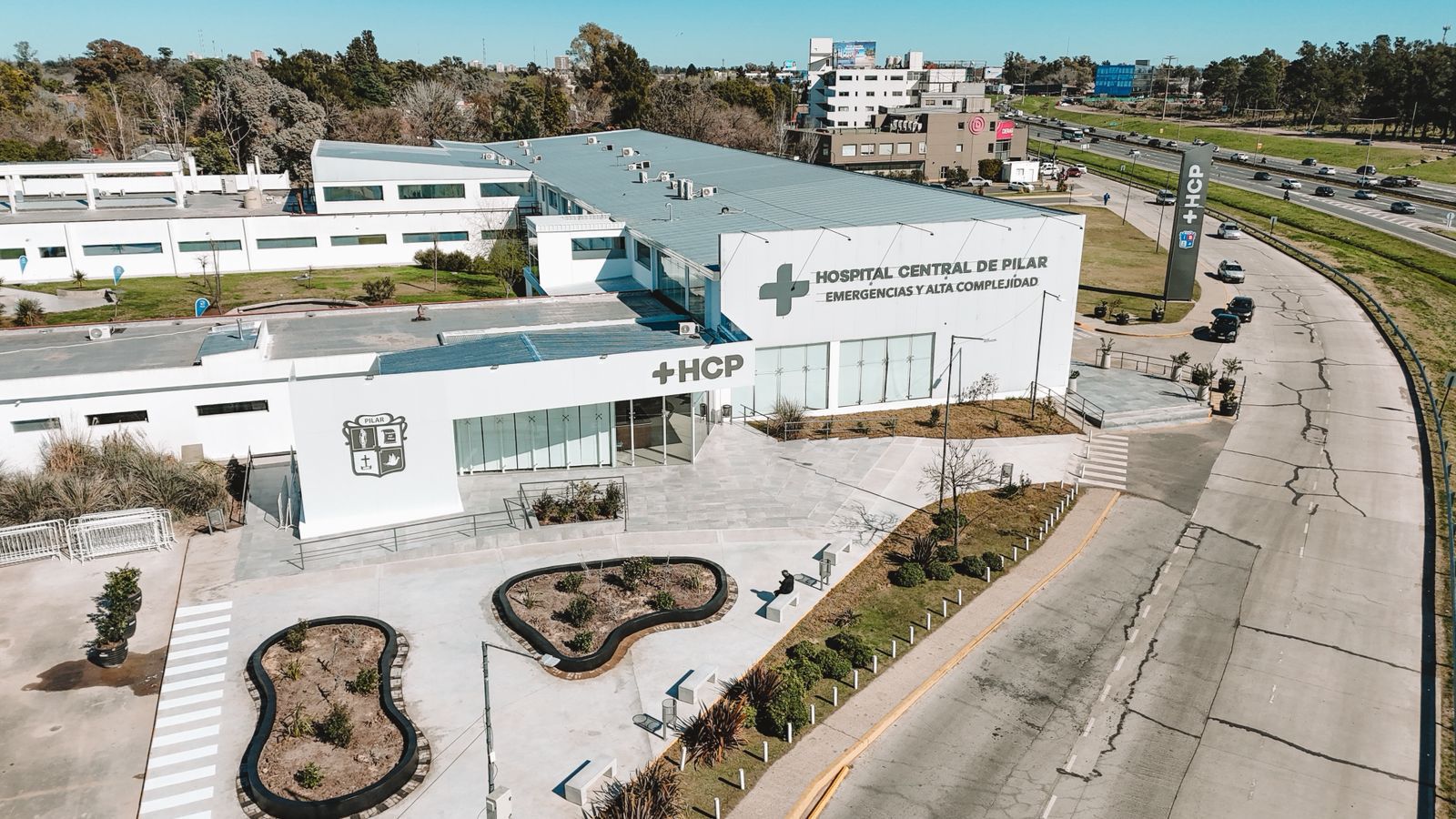 NOTICIAS PILAR:Achával recorrió la ampliación del HCP: "Este es el hospital que soñaba Pilar, que hicimos realidad y que sigue creciendo"*