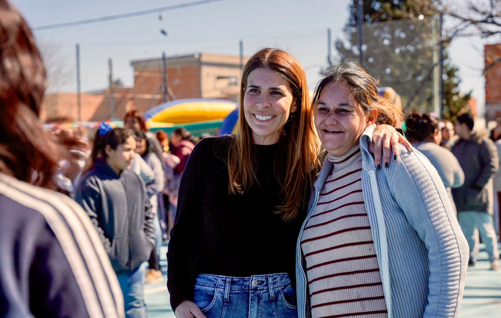 NOTICIAS PILAR:*Achával recorrió la nueva Plaza San Cayetano junto a Peralta*