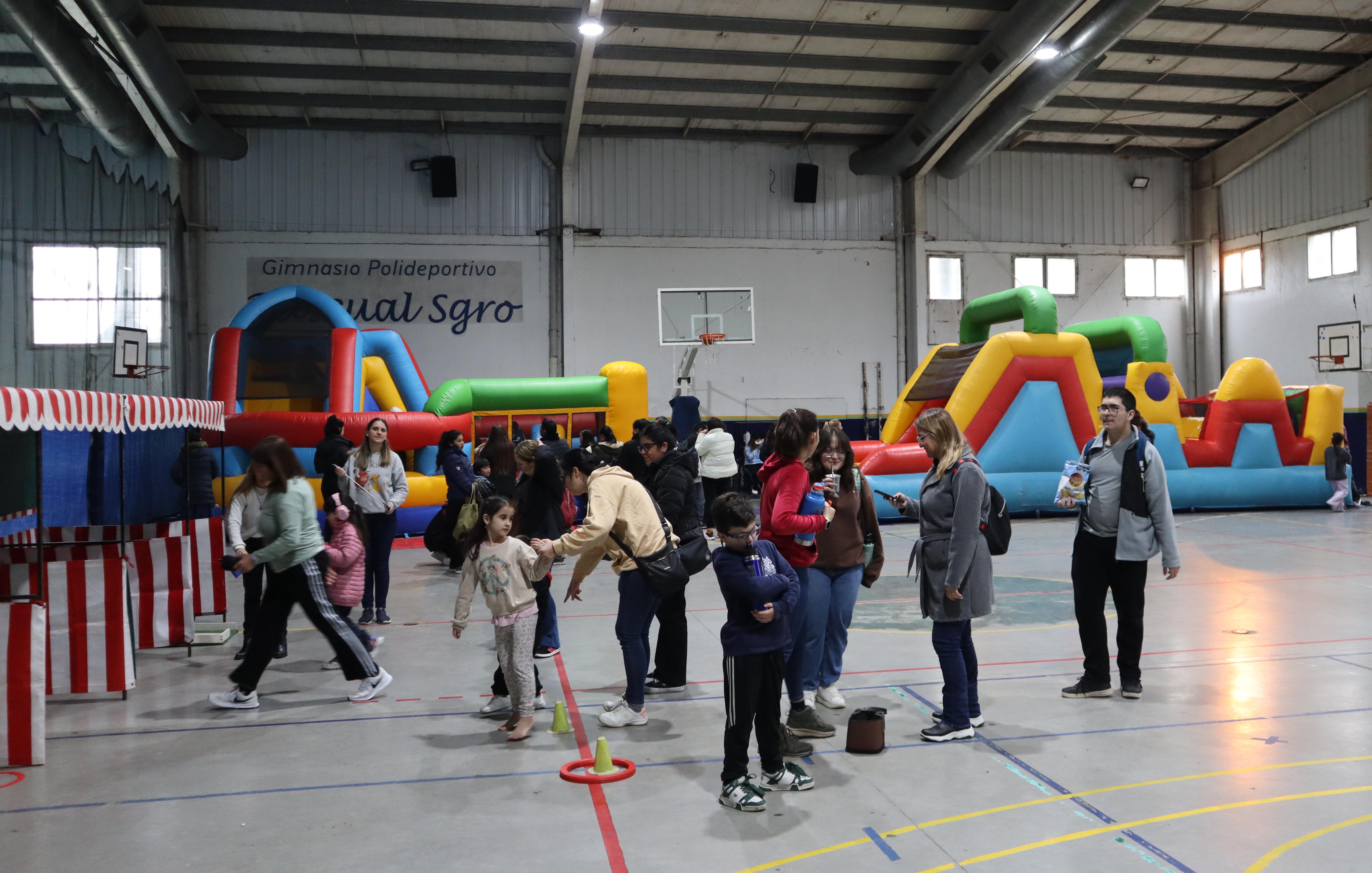 NOTICIAS CAMPANA: EL MUNICIPIO LLEVO ADELANTE UNA JORNADA RECREATIVA DISTENDIDA PARA CHICOS CON TEA