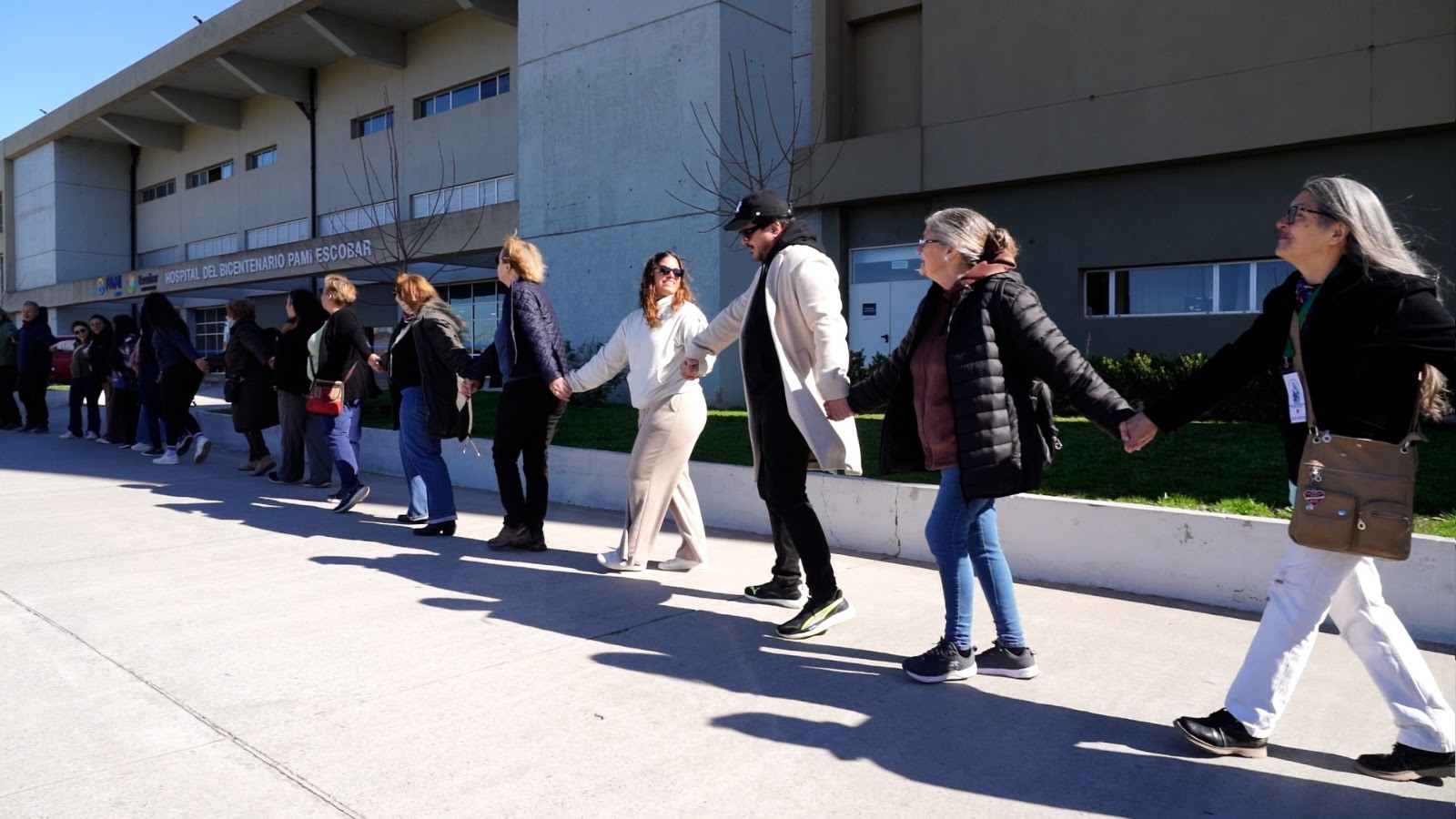 NOTICIAS ESCOBAR:Abrazo al Hospital Bicentenario: “Exigimos la apertura de la Maternidad: que la abra el Gobierno Nacional o que nos dejen finalizarla, no se puede ser tan ineficiente y cruel”