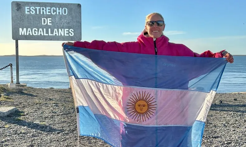 NOTICIAS ESCOBAR: PROEZA DE UNA NADADORA ESCOBARENSE