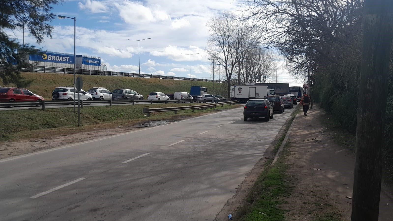 NOTICIAS ESCOBAREl Municipio presentó una fuerte queja ante AUSOL por el semáforo colocado en avenida De los Inmigrantes y colectoras 