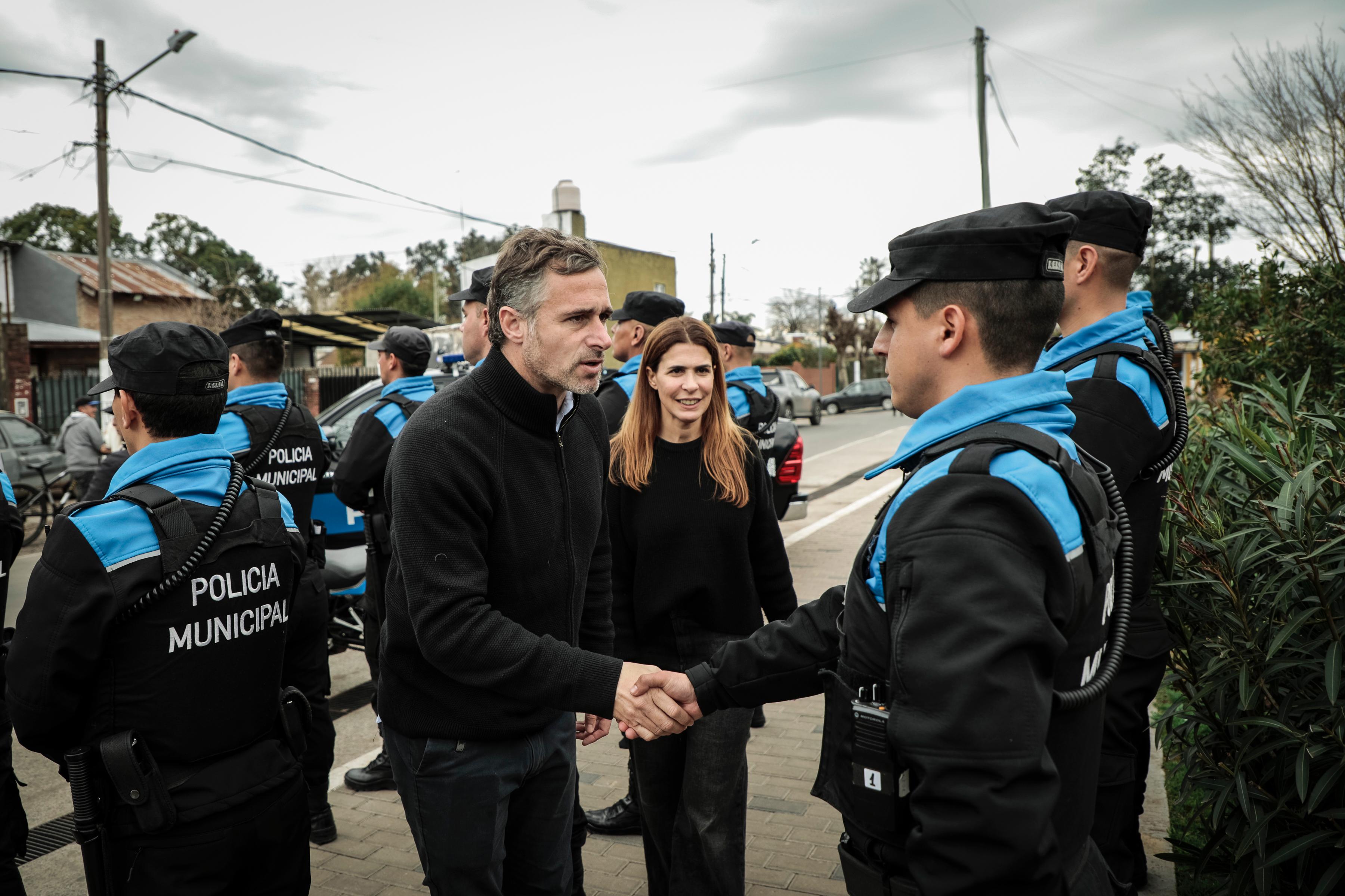 NOTICIAS PILARAchával junto a Soledad Peralta presentó una nueva división de la Guardia Urbana en Del Viso*